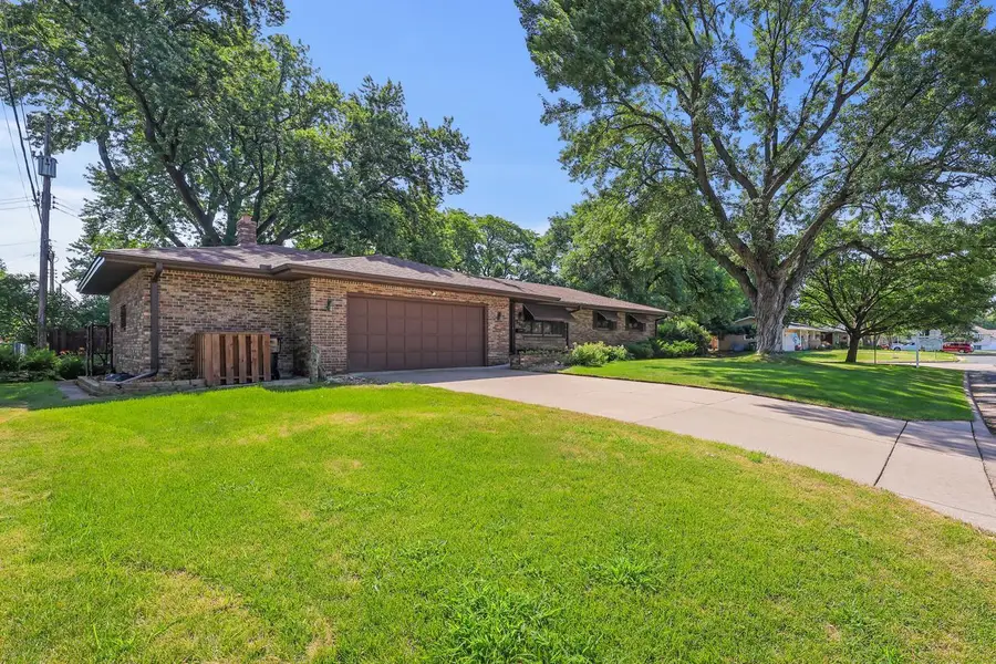 999 Overton Drive Ne, Fridley, MN 55432 - #2