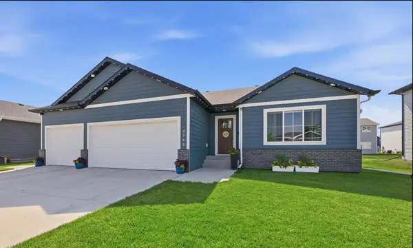 3745 Merrifield Drive S, Fargo, ND 58104