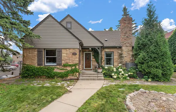 1017 Thomas Avenue S, Minneapolis, MN 55405