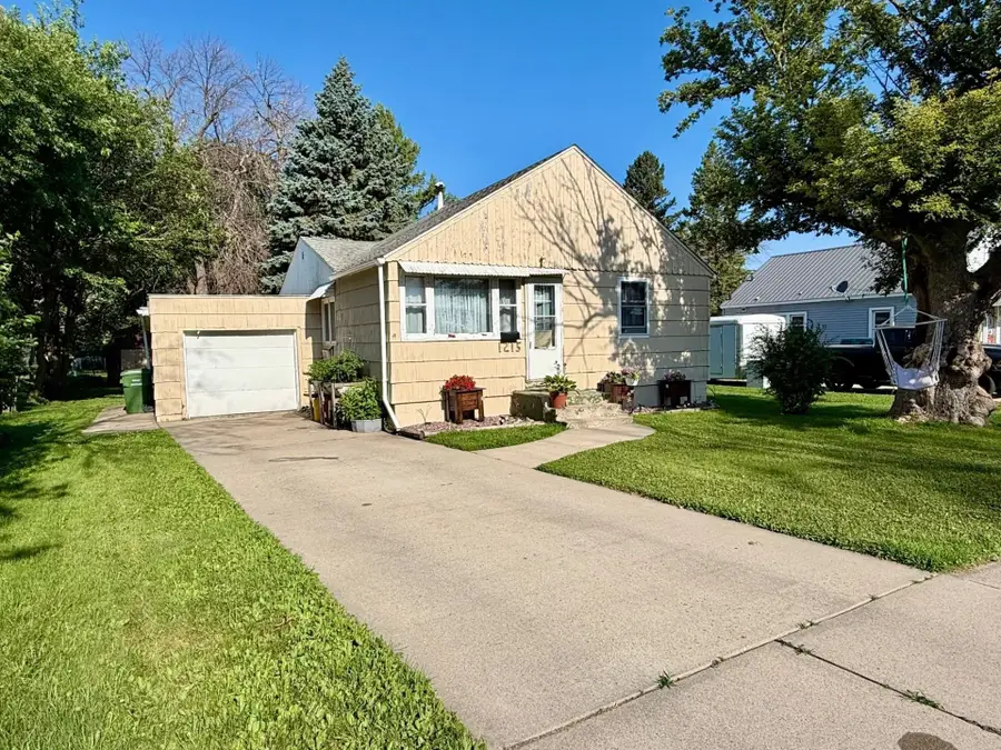 1215 Douglas Avenue, Worthington, MN 56187 - #2