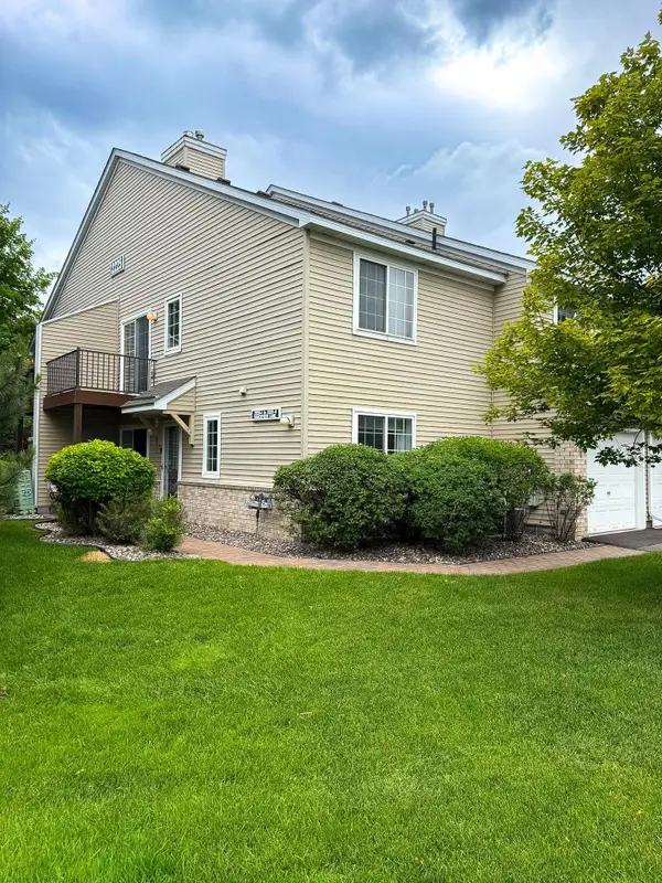 2225 Ranchview Lane N #1, Plymouth, MN 55447