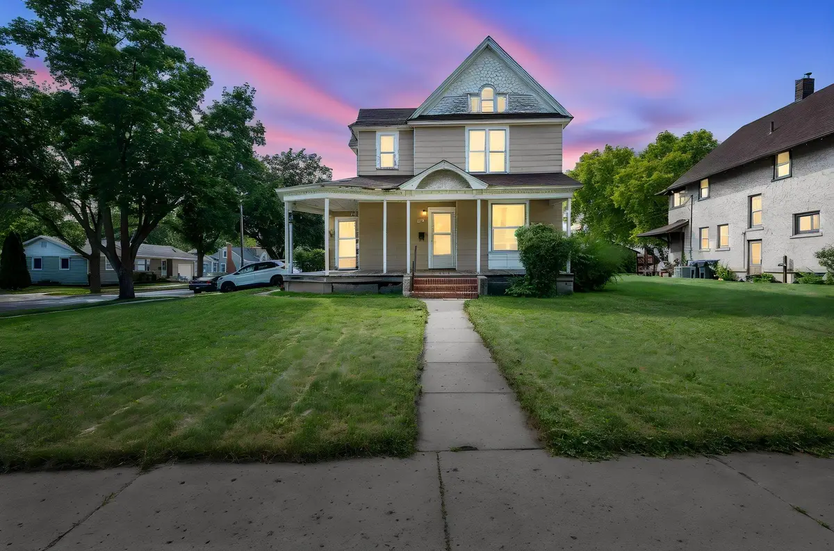 1404 N 5th Street, Mankato, MN 56001 - #1
