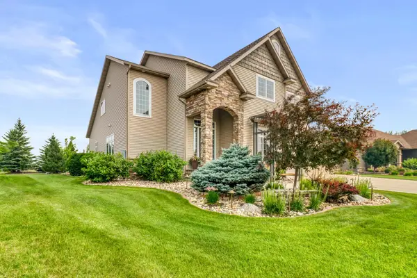 5827 Silverleaf Drive S, Fargo, ND 58104