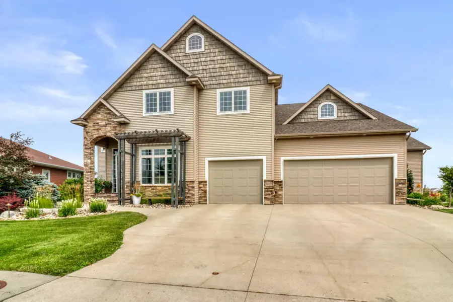 5827 Silverleaf Drive S, Fargo, ND 58104 - #2