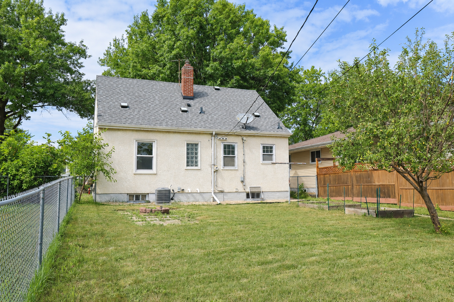1874 Hawthorne Avenue E, Saint Paul, MN 55119 - #3