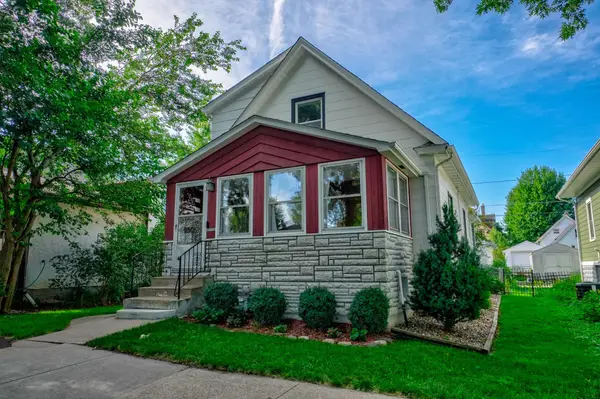 950 Juno Avenue, Saint Paul, MN 55102
