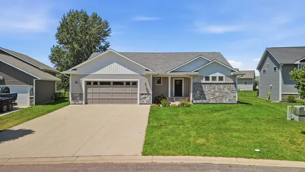 820 Fieldcrest Drive, Mankato, MN 56001