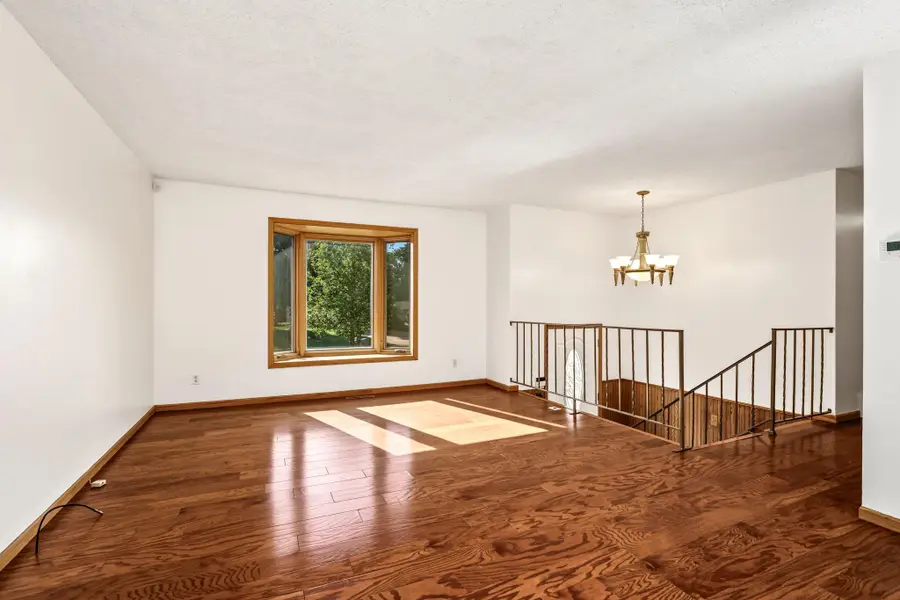 606 Grospoint Lane N, Oakdale, MN 55128 - #3