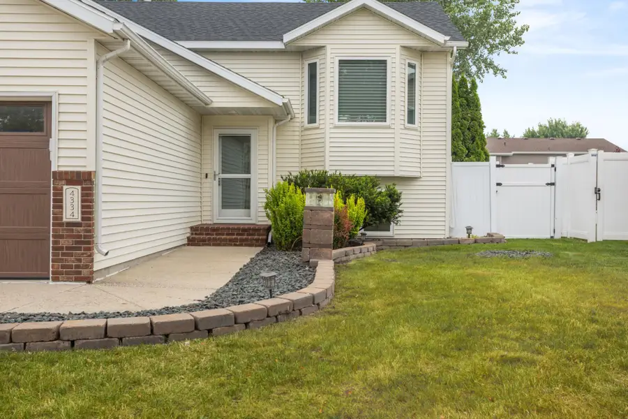 4334 45th Avenue S, Fargo, ND 58104 - #2