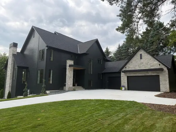 2980 Washta Bay Court, Chanhassen, MN 55331