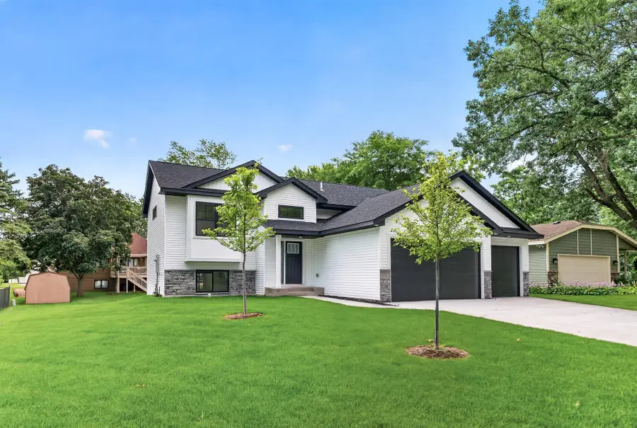 10717 Lincoln Street Ne, Blaine, MN 55434 - #2