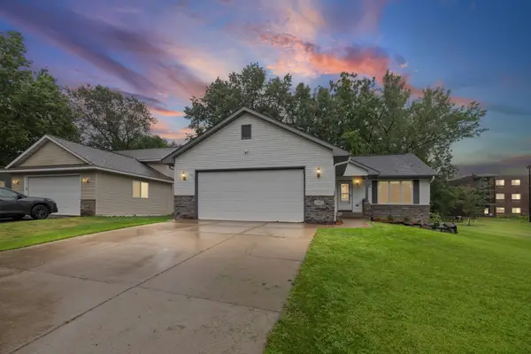 2082 Cowern Place E, North Saint Paul, MN 55109