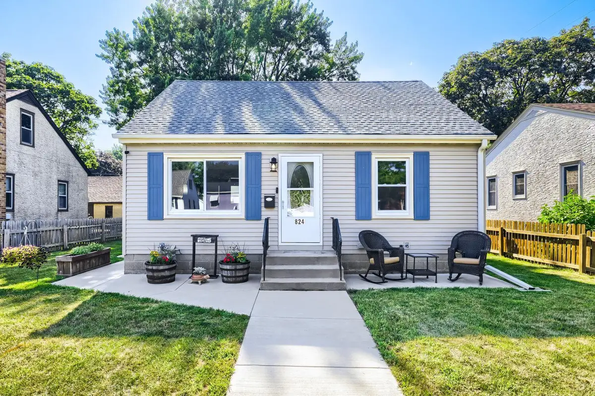 824 6th Avenue S, South Saint Paul, MN 55075 - #1