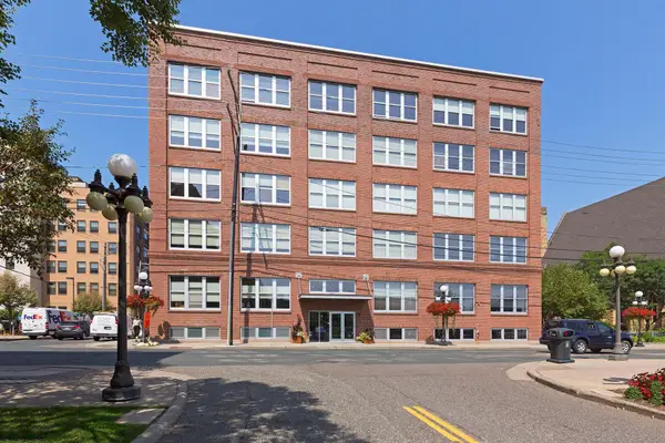 225 9th Street E #304, Saint Paul, MN 55101
