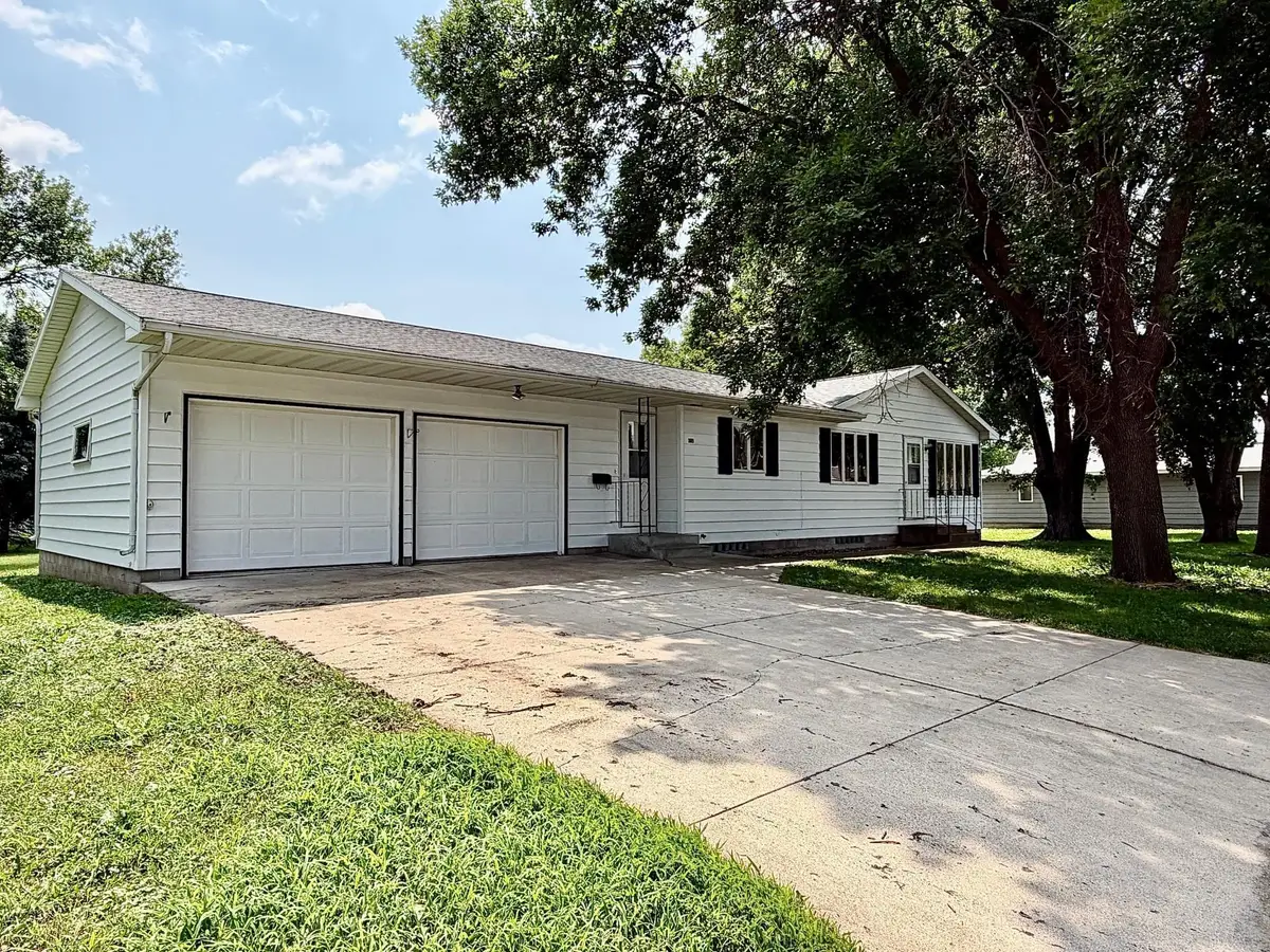 305 W 3rd Street, Winthrop, MN 55396 - #1
