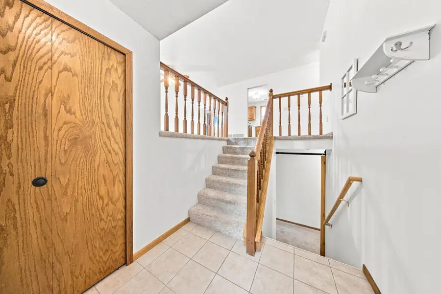 2643 Guthrie Avenue N, Oakdale, MN 55128 - #2