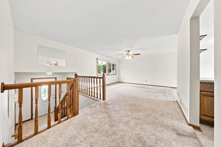 2643 Guthrie Avenue N, Oakdale, MN 55128 - #3