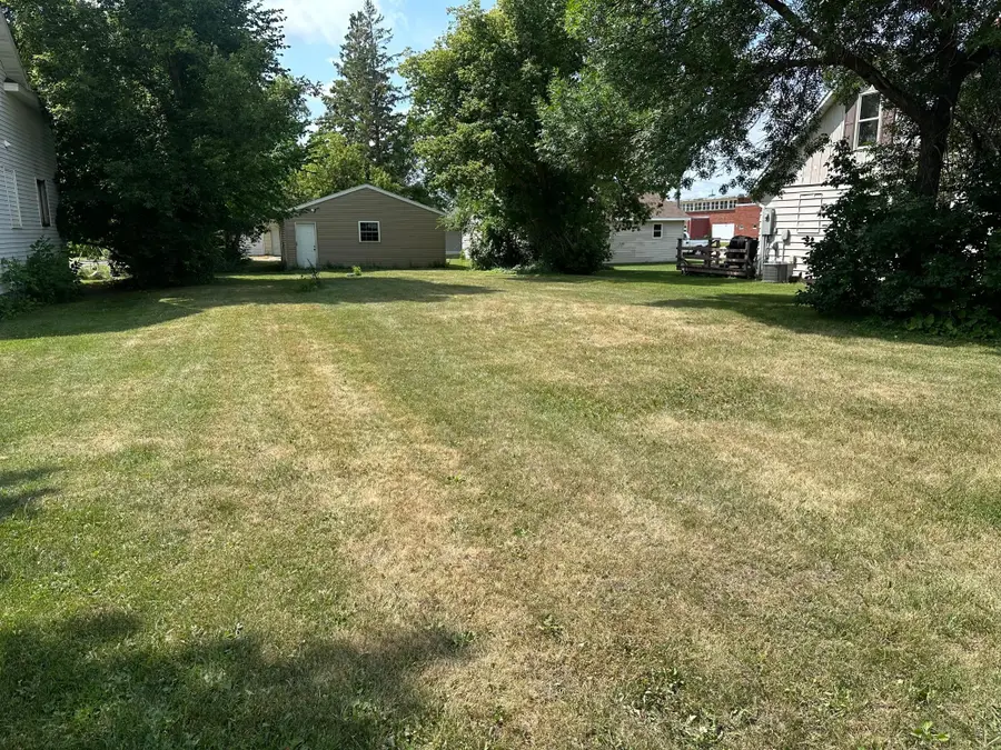 305 Arnold Avenue S, Thief River Falls, MN 56701 - #3