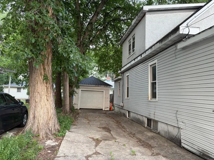 1225 11 1/2 Street N, Fargo, ND 58102 - #2