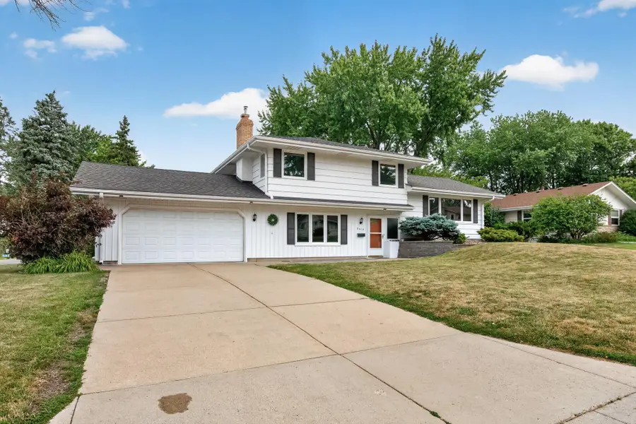 8616 34th Avenue N, New Hope, MN 55427 - #2