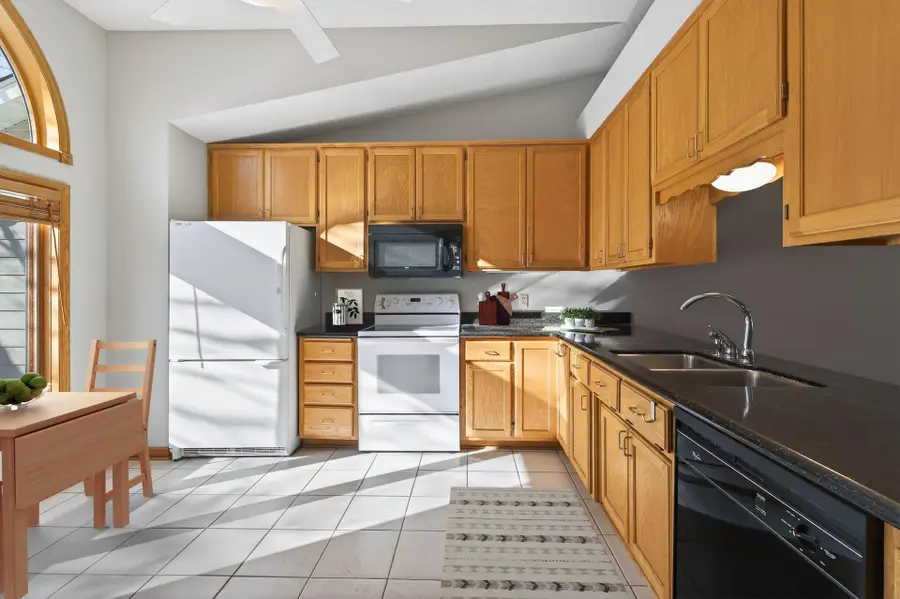 801 Southcross Drive E, Burnsville, MN 55306 - #3