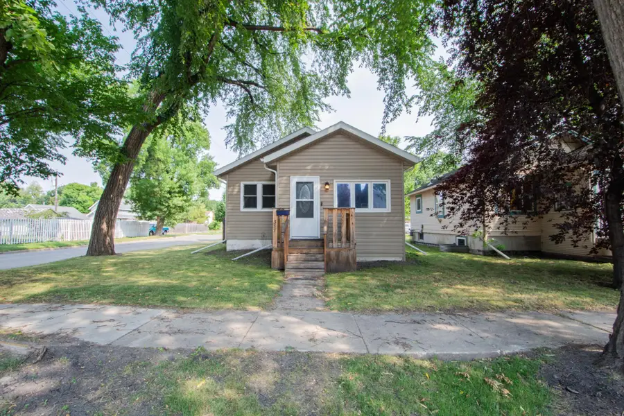 357 15th Avenue S, Fargo, ND 58103 - #2