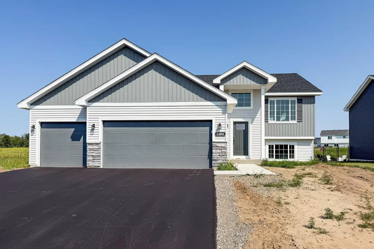 1404 Woods Road Ne, Isanti, MN 55040 - #1