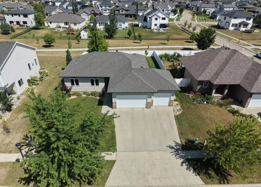 168 30th Avenue E, West Fargo, ND 58078 - #3