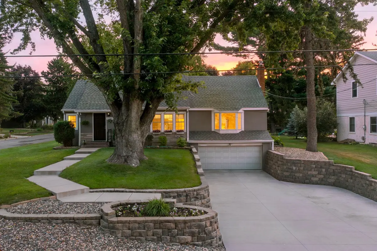 2750 Oxford Street N, Roseville, MN 55113 - #1