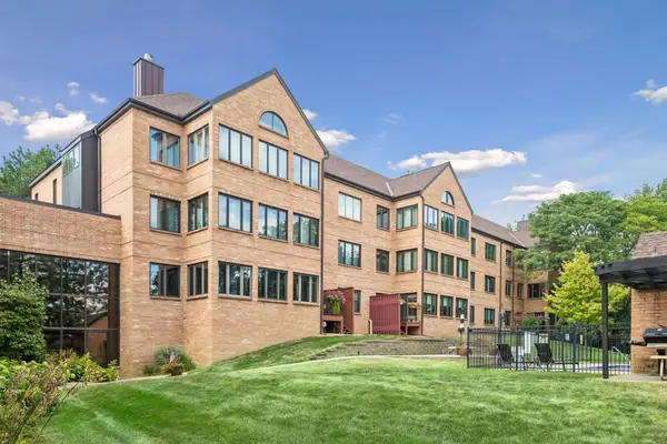 1830 Eagle Ridge Drive #2003, Mendota Heights, MN 55118