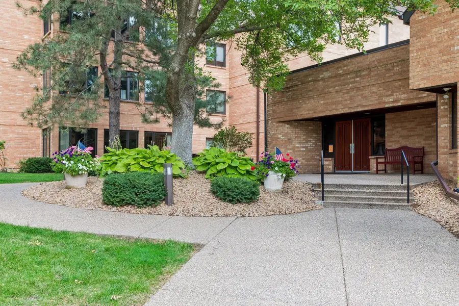 1830 Eagle Ridge Drive #2003, Mendota Heights, MN 55118 - #3