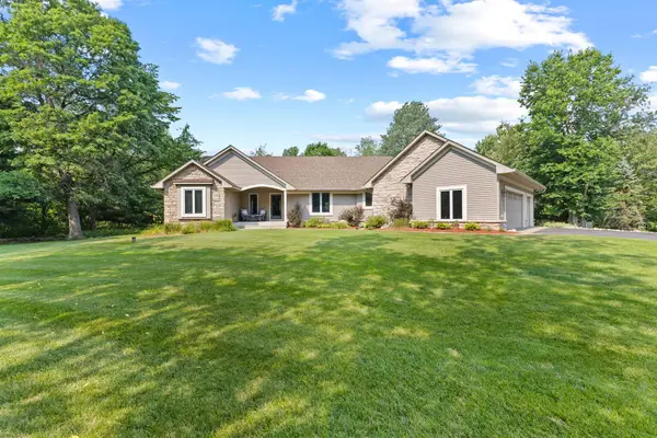 27166 Bayshore Circle Nw, Isanti, MN 55040