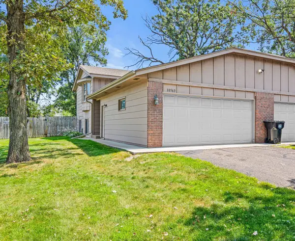 10563 Martin Street Nw, Coon Rapids, MN 55433