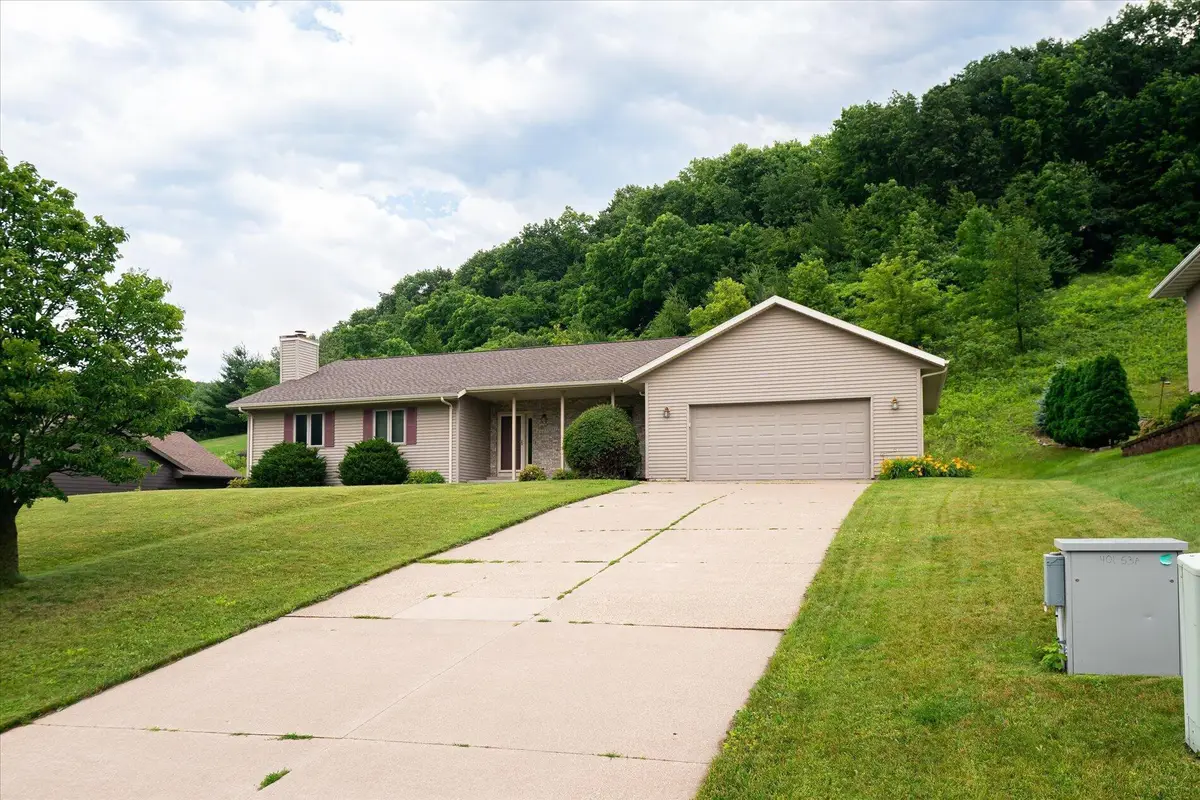 240 Red Apple Drive, La Crescent, MN 55947 - #1