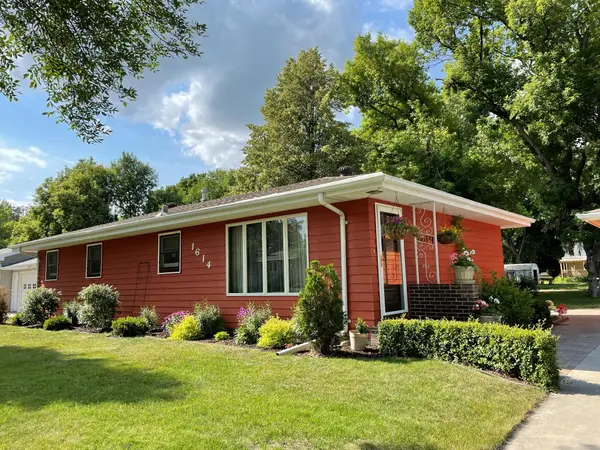 1614 19th Street Nw, East Grand Forks, MN 56721