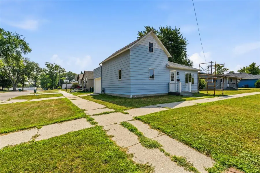 422 2nd Street N, Wahpeton, ND 58075 - #3