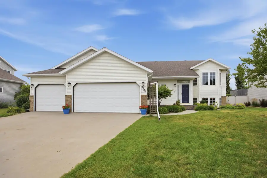 3526 46th Avenue S, Fargo, ND 58104 - #2