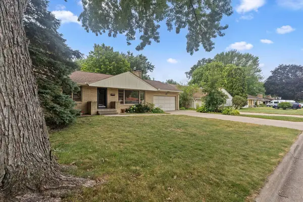 1390 Skillman Avenue W, Roseville, MN 55113