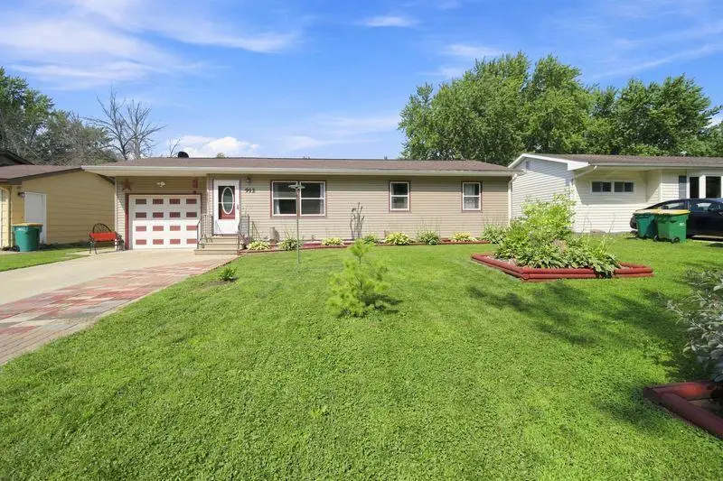 912 S 3rd Avenue, Albert Lea, MN 56007 - #1