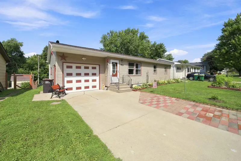 912 S 3rd Avenue, Albert Lea, MN 56007 - #2
