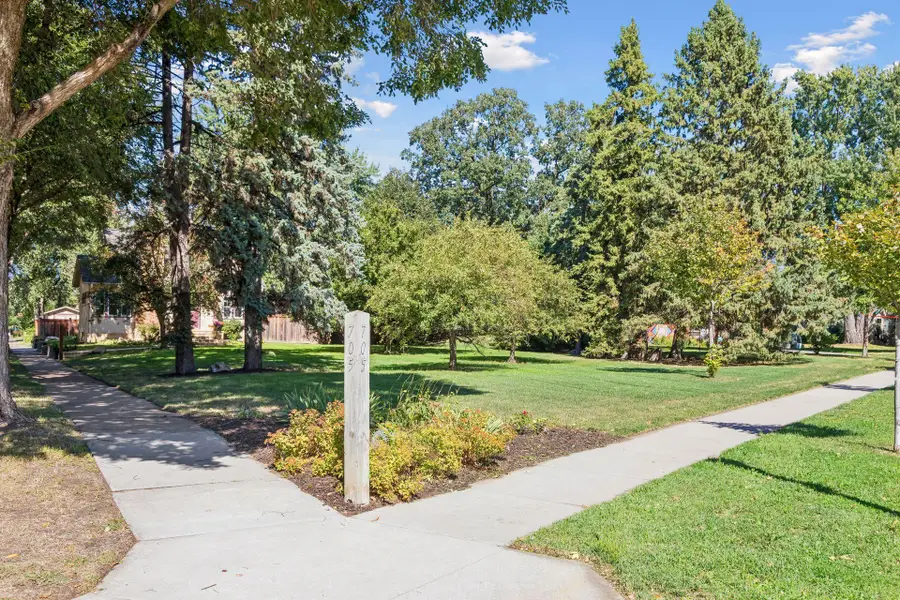 705 Wheelock Parkway W, Saint Paul, MN 55117 - #2