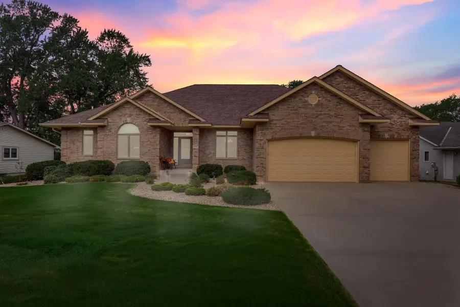 3205 Woodbridge Street, Shoreview, MN 55126 - #3