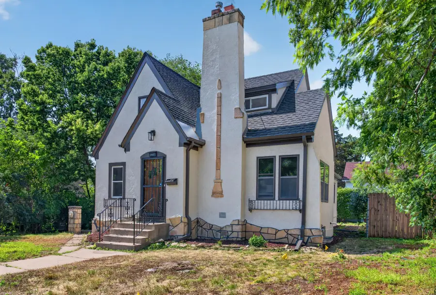 3807 Hubbard Avenue N, Robbinsdale, MN 55422 - #2