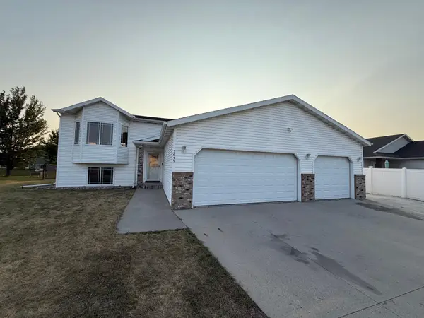 3635 Harrison Street S, Fargo, ND 58104