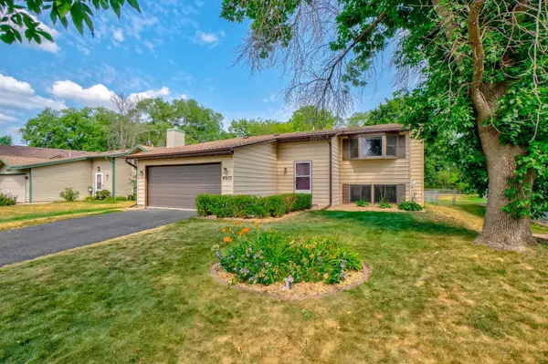 9707 Heath Avenue S, Cottage Grove, MN 55016