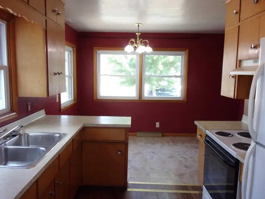 218 E 2nd Street, Blue Earth, MN 56013 - #2