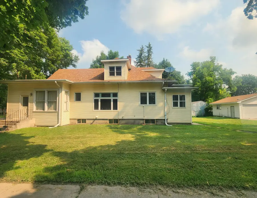 120 Park Avenue W, Renville, MN 56284 - #2