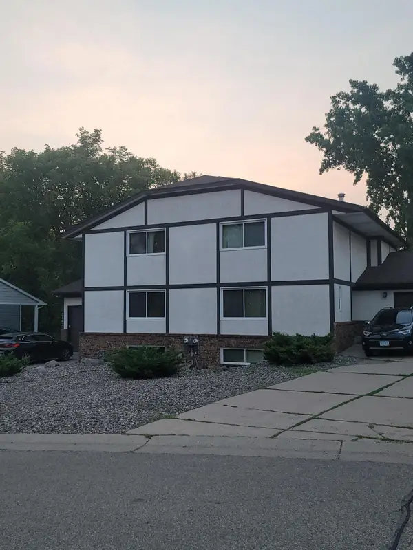 2860-2862 Wheeler Street N, Roseville, MN 55113