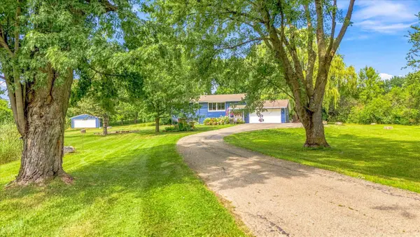 18480 Country Squires Circle, Prior Lake, MN 55372