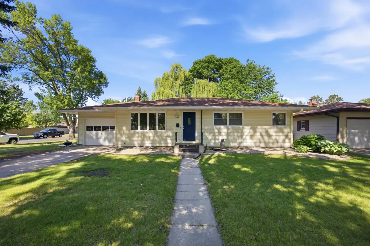 1719 18th Street S, Moorhead, MN 56560 - #1